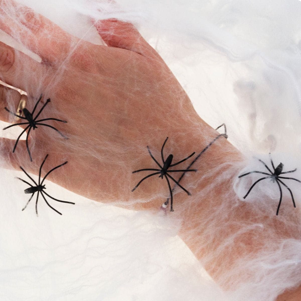 Pajęczyna z pająkami – dekoracja Halloween (4 szt.)